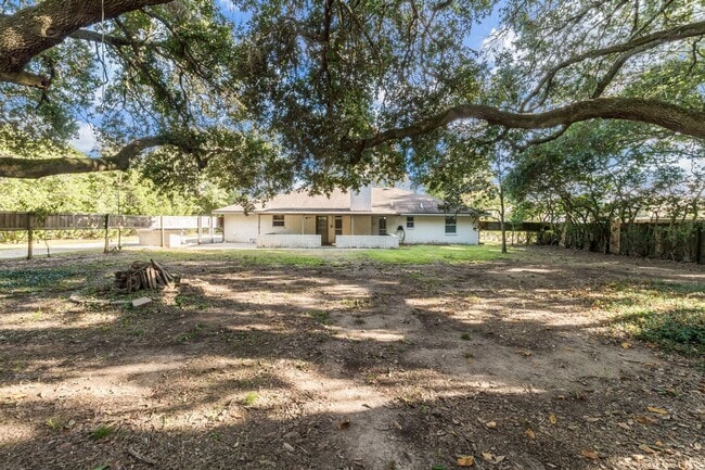 Building Photo - BEAUTIFUL HOME LOCATED ON TOLSON ROAD!