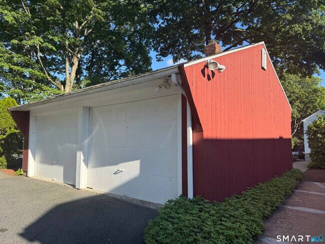 Building Photo - 140 East Ave