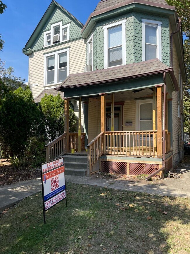 Primary Photo - 166 W 9th Ave