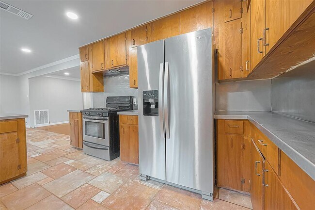 Building Photo - 5238 Beechnut St