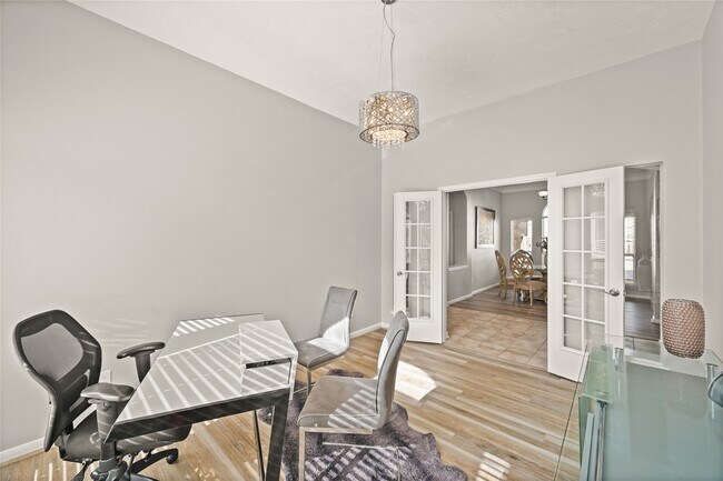 Building Photo - 1330 Leigh Gdns Dr