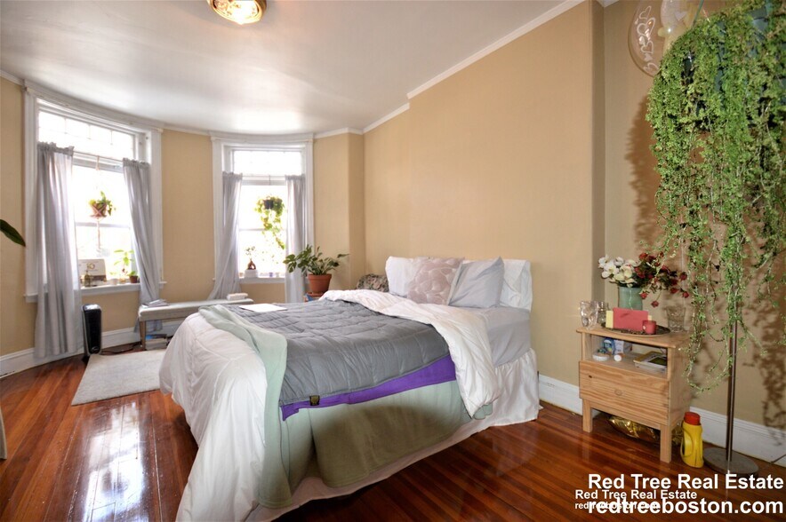 Building Photo - 10 Strathmore Rd