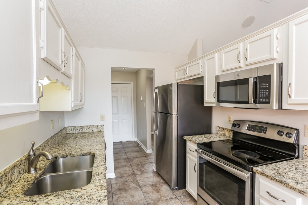 Building Photo - 6688 Ross Manor Dr