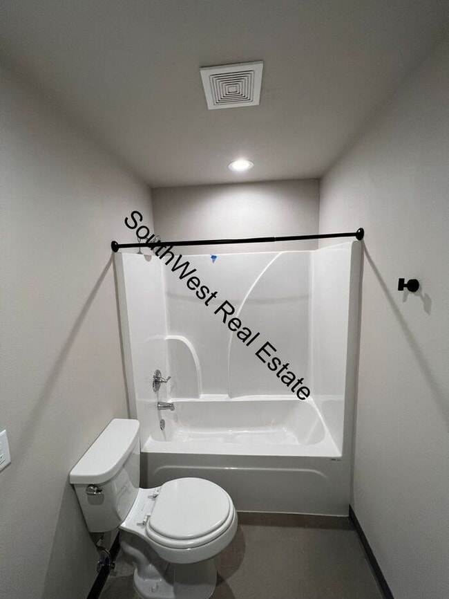 Building Photo - 2 BED 2 BATH APT ALL BILLS PAID!