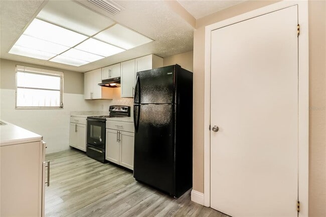 Building Photo - 2105 Sugarbush Dr