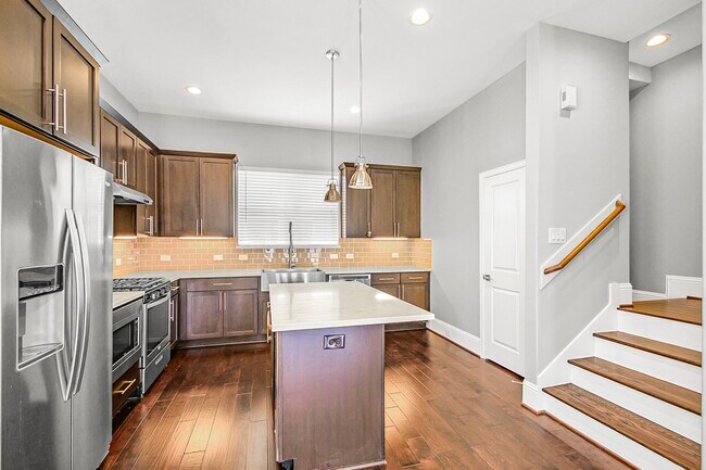 Building Photo - 411 N Nagle St