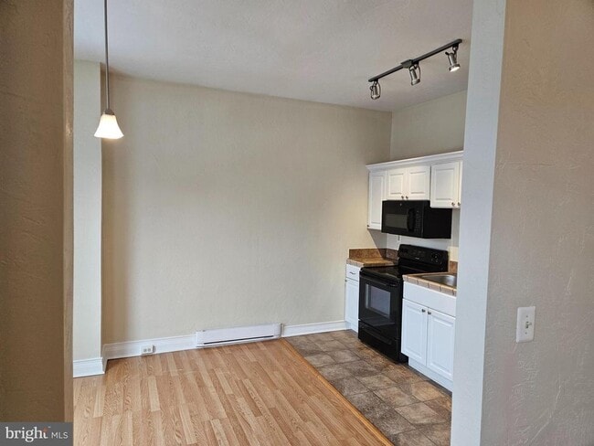 Building Photo - 246 S St Clair St