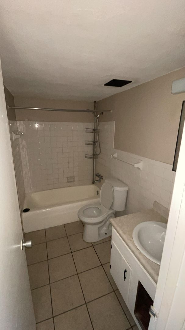 Building Photo - Palm West Condo - Wood