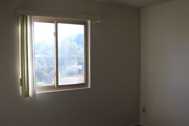 Building Photo - Moon Valley Townhouse at 7th and T-Bird! C...