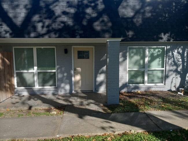 Building Photo - 2683 Gessner Rd