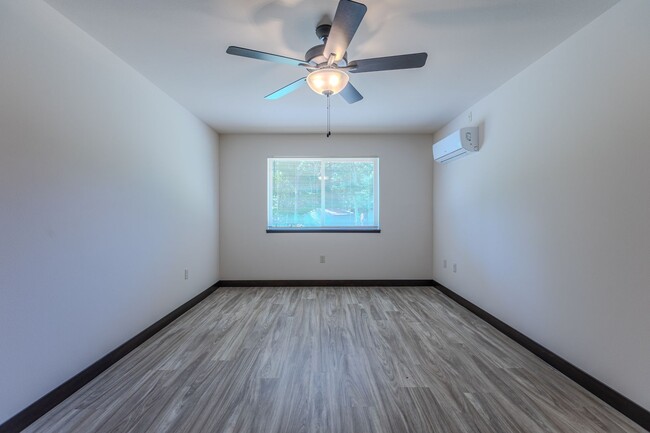 Building Photo - 1157 St Andrews Dr