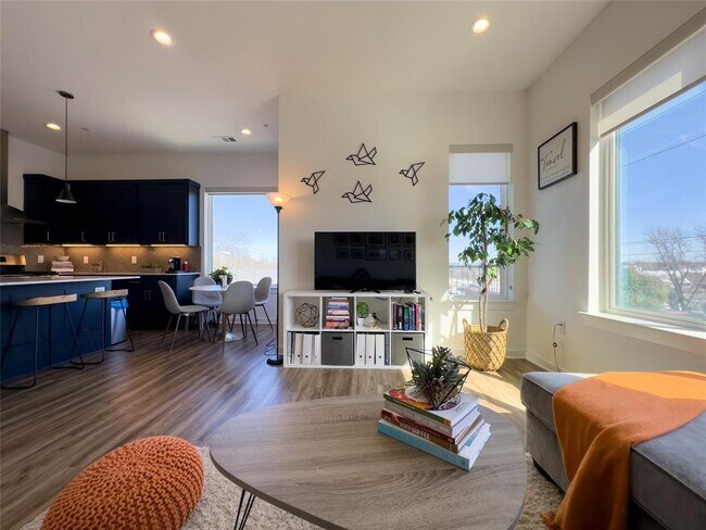 Building Photo - 2804 S 1st St