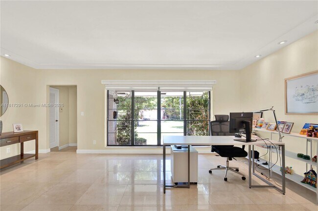 Building Photo - 535 Palermo Ave