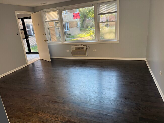 Building Photo - 14141 S School St