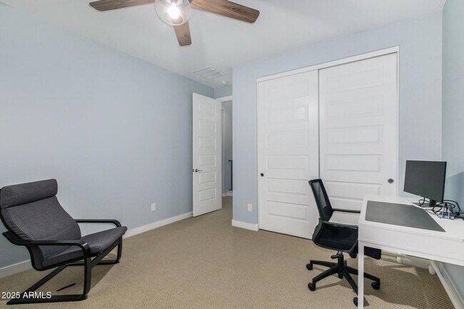 Building Photo - 1171 E Armstrong Wy