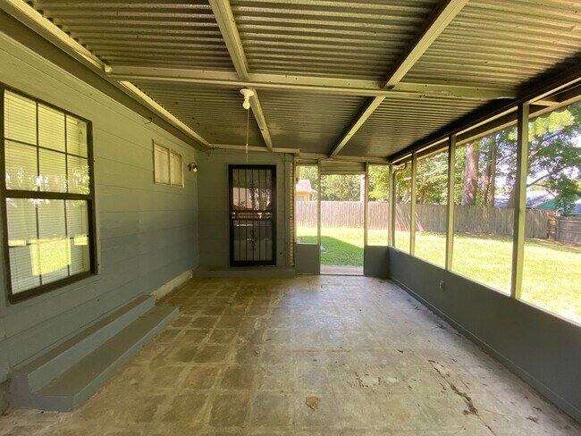 Building Photo - 4060 Stowe St