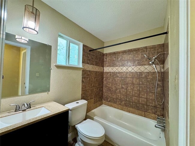 Building Photo - 2409 Village Walk