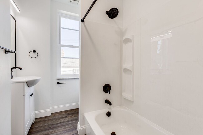 Building Photo - 2439 Arlington Ave