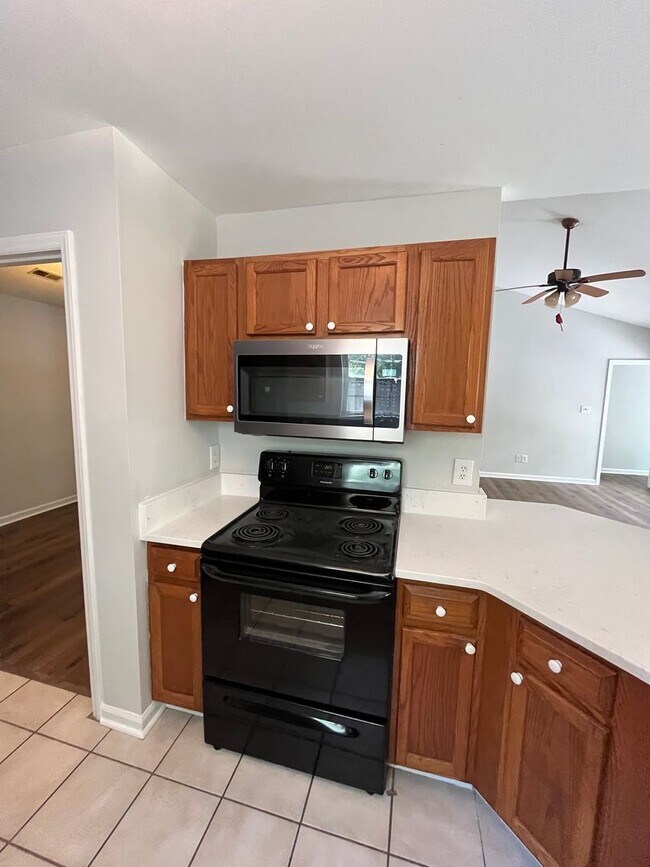 Building Photo - Discover this well-maintained 3-bedroom, 2-bath home in Wilmington, NC