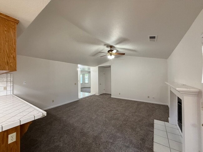 Building Photo - Single Story home in Riverbank's Crossroads Subdivision!