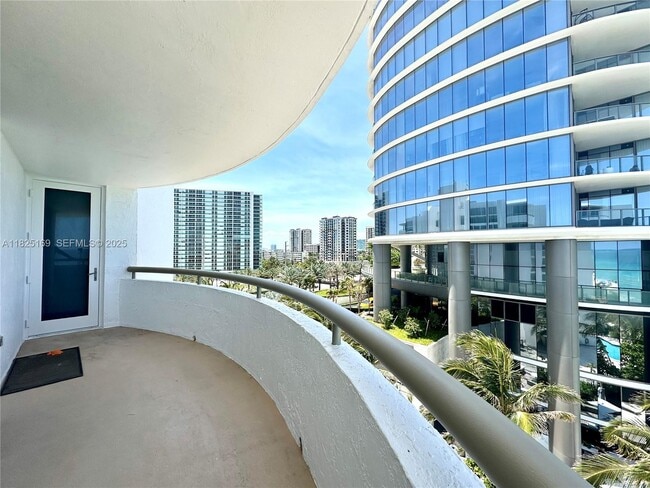 Building Photo - 15645 Collins Ave