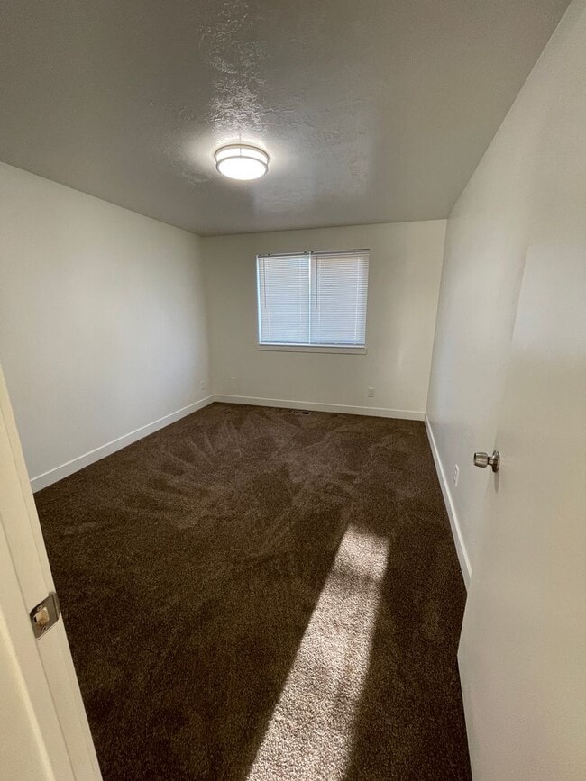 Building Photo - 3-Bedroom Twin Home with Private Backyard