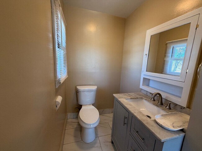 Building Photo - 200 E Morrison Ave