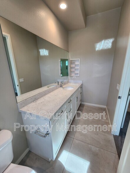 Building Photo - 78987 Yorkville Ln