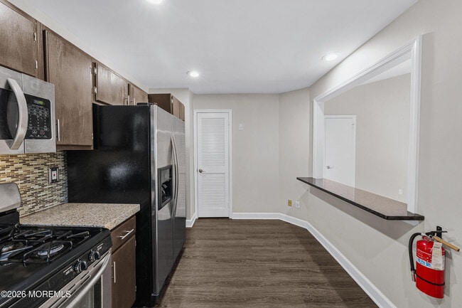 Building Photo - 186 Tulip Ln