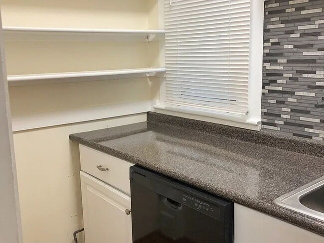 Building Photo - Cozy 1.5-Bedroom in a Vibrant East Boston Neighborhood