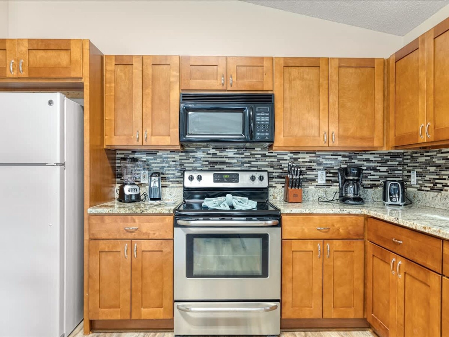 Building Photo - 520 Castlemain Cir