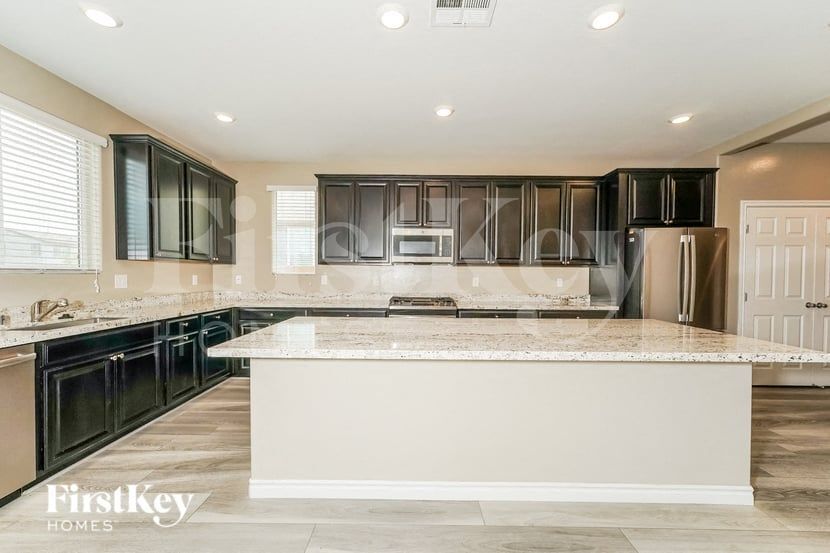 Building Photo - 6950 Denio Island St