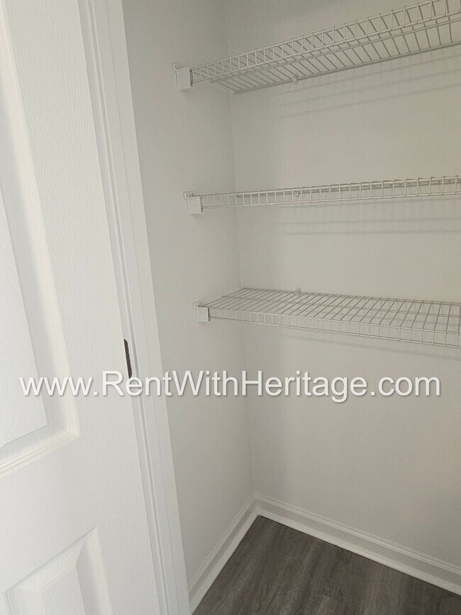 Building Photo - Gorgeous 3bd/ 2.5 bath Home in Popular Nat...