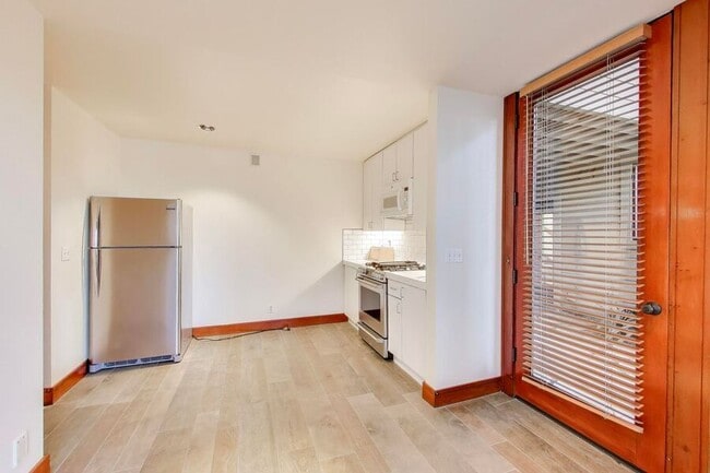 Building Photo - 28 Meadow Rd