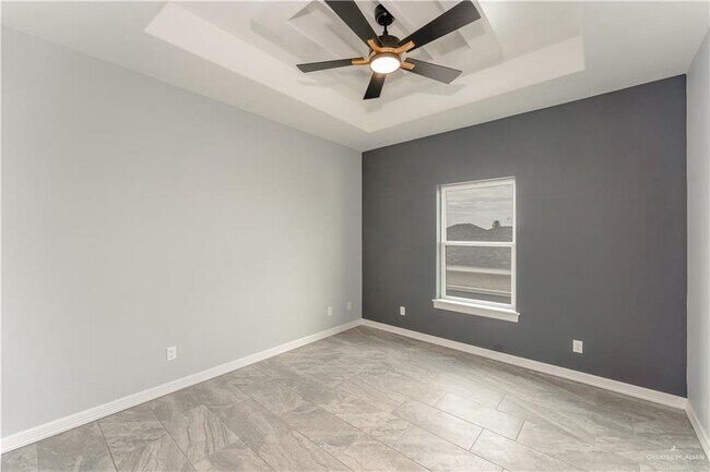 Building Photo - 1711 Lago Delton