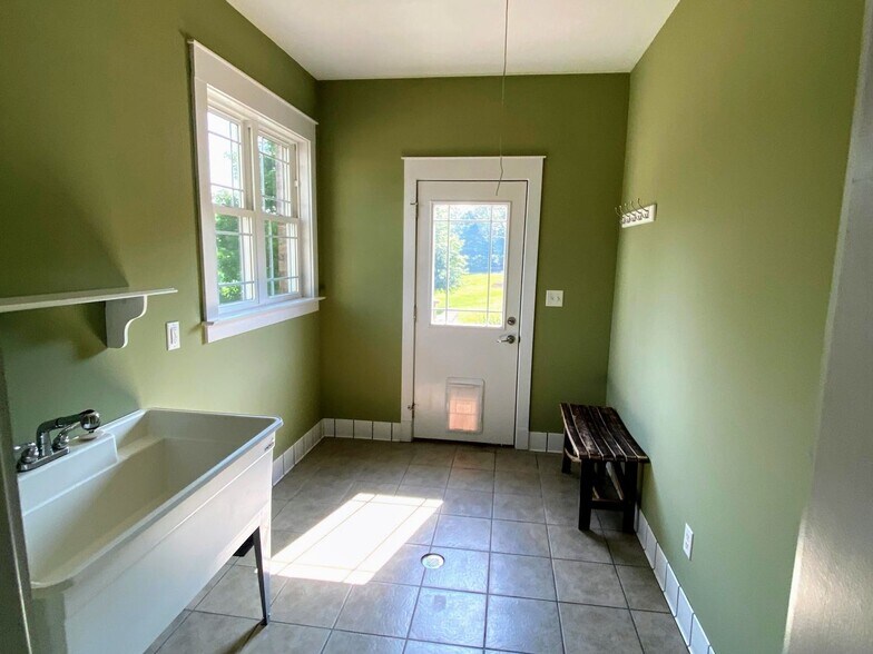 Building Photo - 109 Lantern Trail