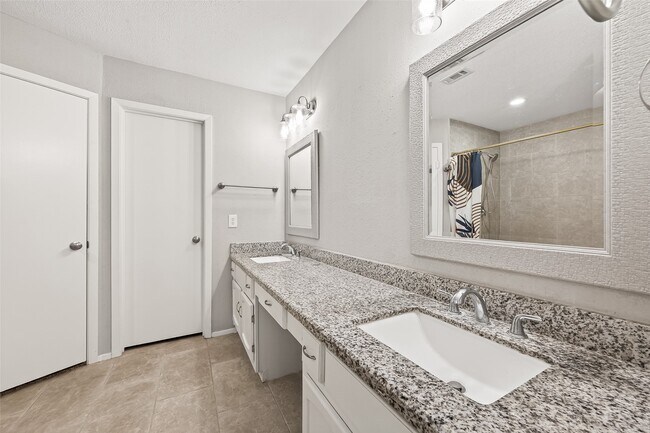 Building Photo - 927 Comstock Springs Dr