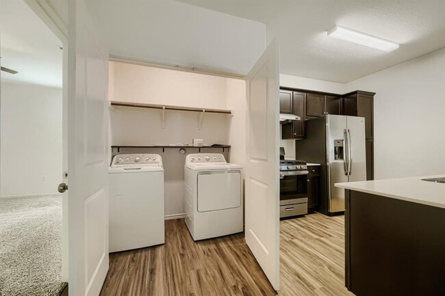 Building Photo - 7001 Tonka Ln