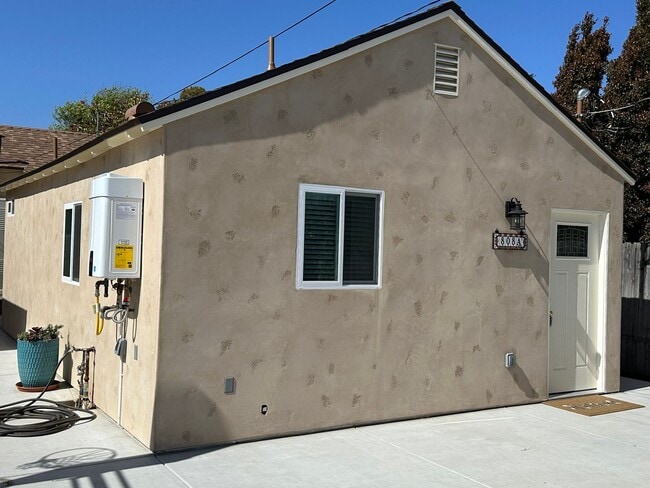 Building Photo - Newly Built Modern 1 Bed / 1 Bath Unit for...