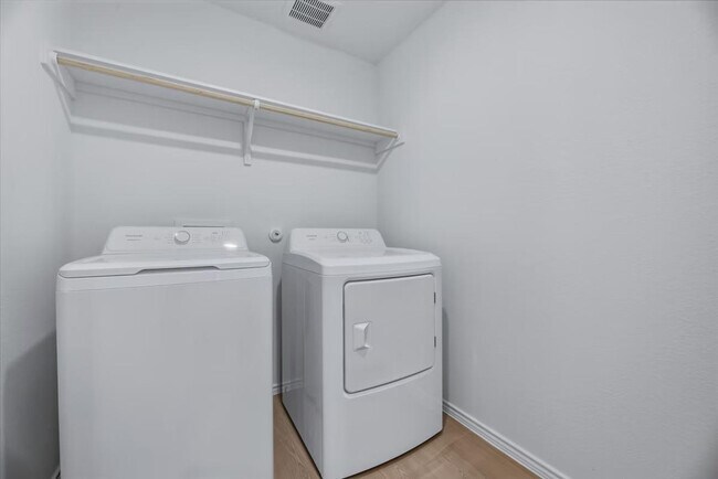 Building Photo - 591 Sormonne Lp