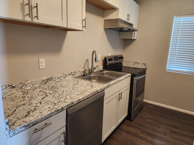 Building Photo - FABULOUS 2 BEDROOMS AND 1 BATHROOM FOR LEASE