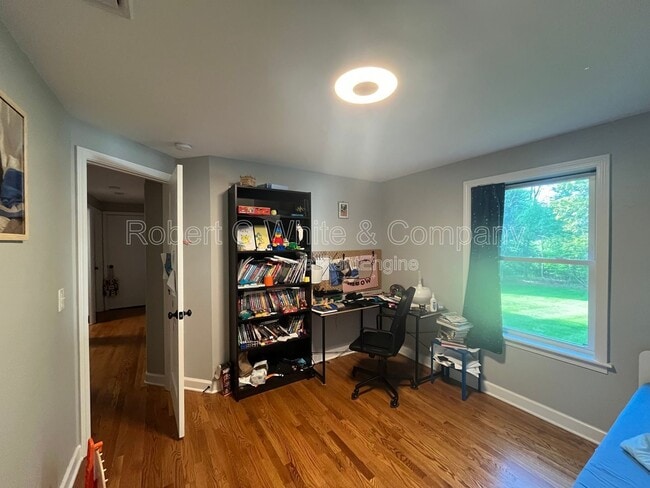 Building Photo - 233 S Rolling Acres Rd