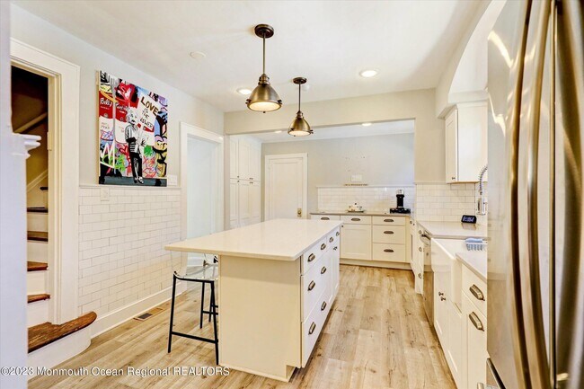 Building Photo - 570 N Edgemere Dr