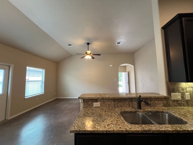 Building Photo - Luxury 3/2 Duplex in NBTX
