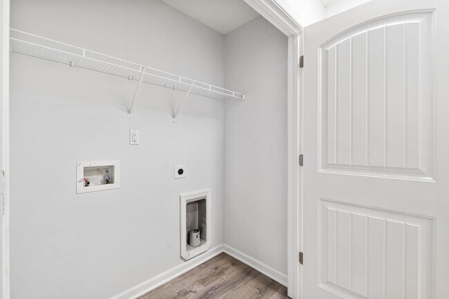 Building Photo - Brightleaf at the Park Townhome!