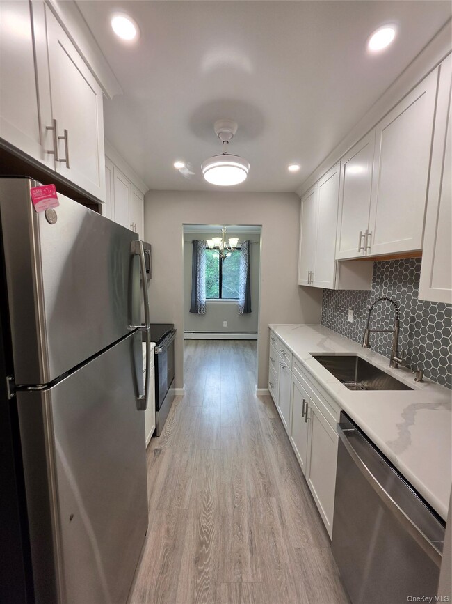 Building Photo - 2104 Cherry Hill Dr