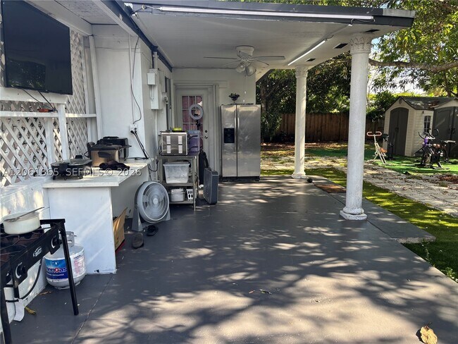 Building Photo - 17630 SW 112th Ave