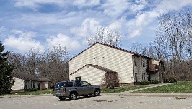 Building Photo - 300 Knoll Creek Dr