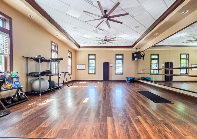 Building Photo - Modern-Luxury 5/3 in Oakmont