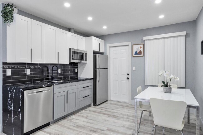Building Photo - 102 NE 71st St
